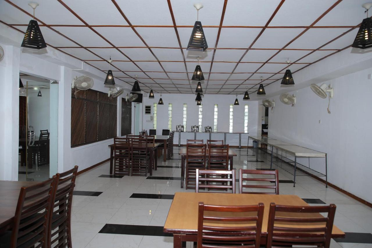 Oyo 256 Subash Hotel Jaffna Exterior foto